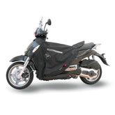 Coprigambe Termoscud R156X, un coprigambe nero con trattamento idrorepellente. Utilizzato su scooter. Di Tucano Urbano.